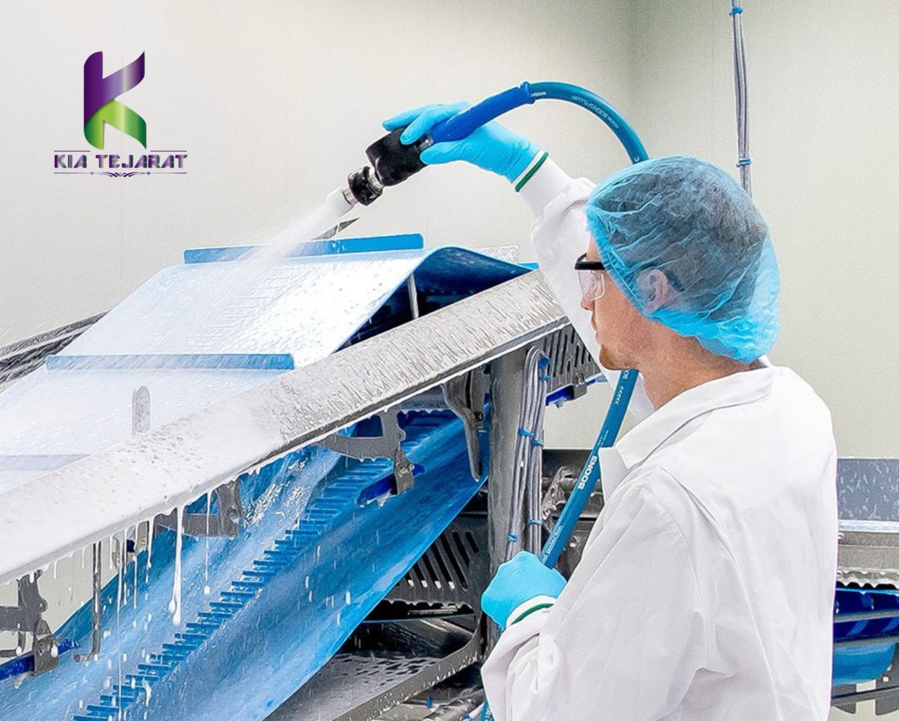 ب. تمیز کردن تجهیزات بسته‌بندی مواد غذایی